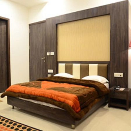 Hotel Popular Amritsar Cameră foto