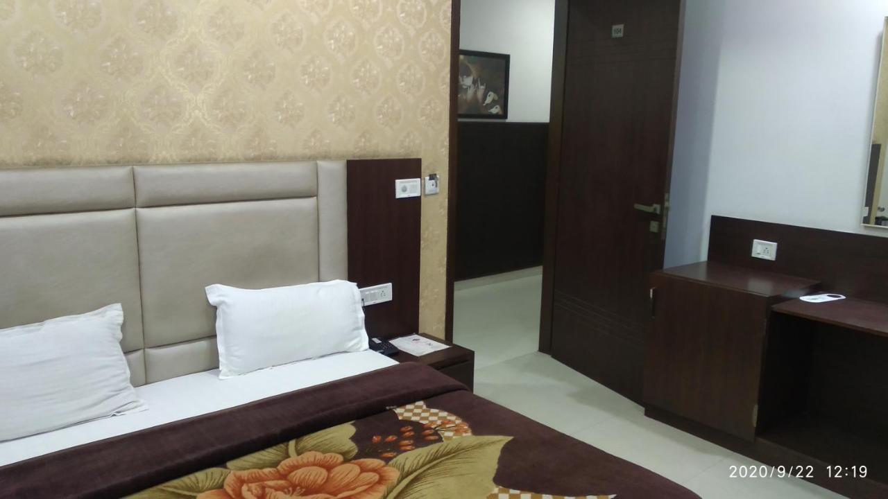 Hotel Popular Amritsar Exterior foto